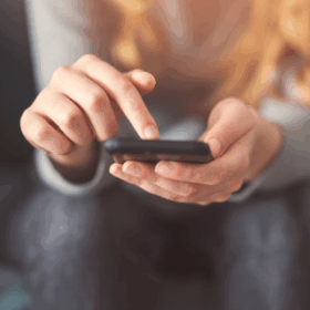 Vrouw op telefoon